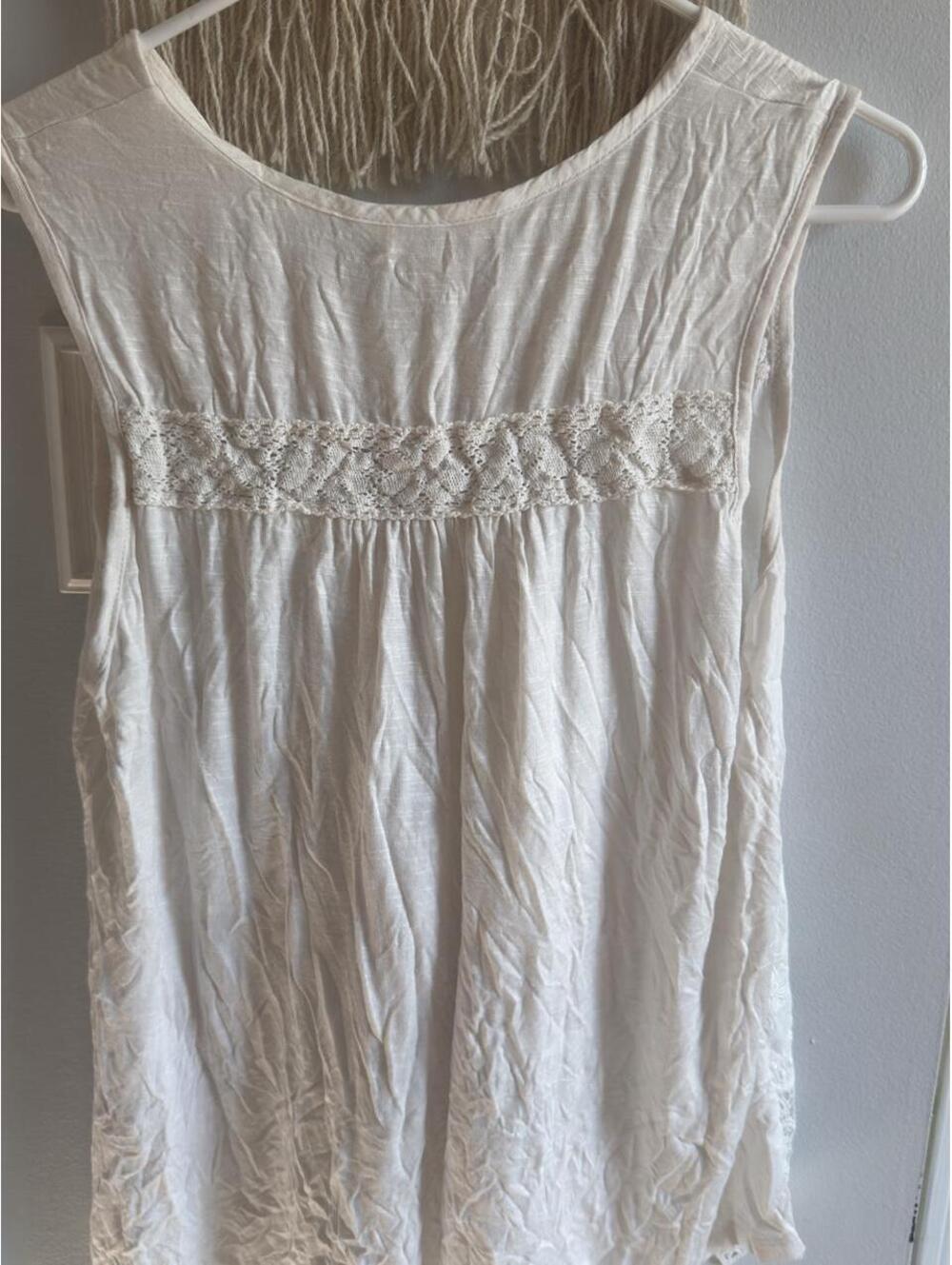 Adiva Women's White Sleeveless Blouse with Lace Detail Size XL - Picture 3 of 4